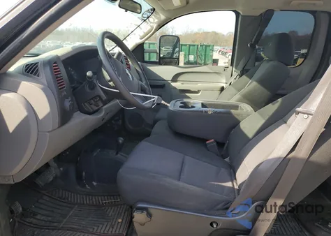 2010 Chevrolet Silverado K1500 z USA, uszkodzony, nr VIN 1GCSKPEA7AZ281045